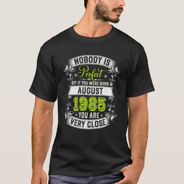 Nobody Is Perfect But If You Were Born In August 1 T Shirt (Framsida)