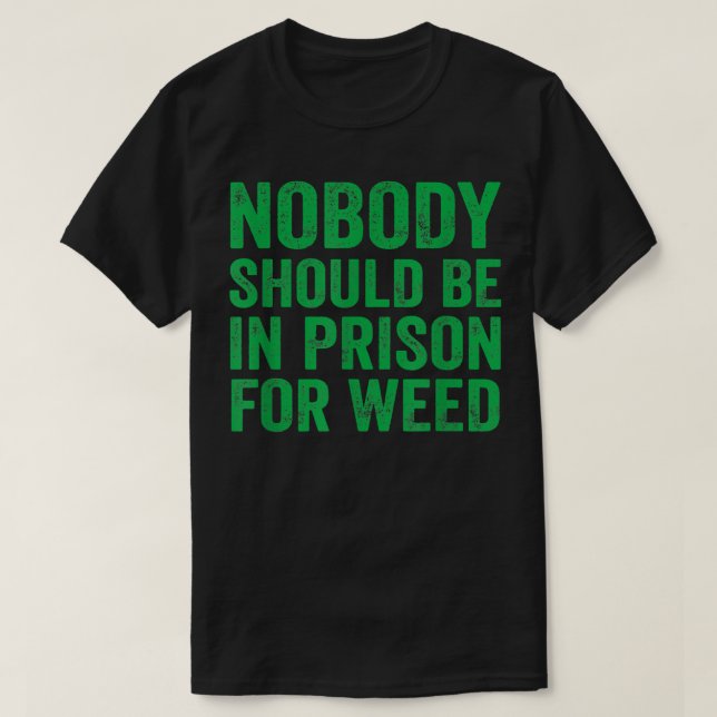 Nobody Should Be In Prison For Weed  T Shirt (Design framsida)