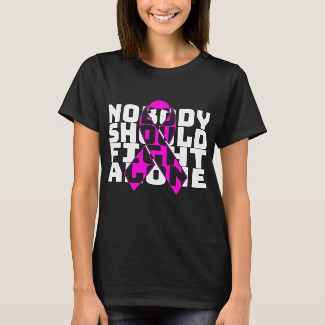 Nobody Should Fight Alone Breast Cancer Fighting  T Shirt (Framsida)