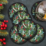 NOEL Berries Greenery Black Helgdag Underlägg Papper Rund<br><div class="desc">Ord NOEL mellan vintern löv och bär på svart bakgrund (eller färg),  dessa pappra underlägg är elegant för alla helgdag-tillfällen. MATCHING-objekt i vår butik.</div>