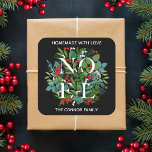 NOEL Holly Berries Homemade jul Fyrkantigt Klistermärke<br><div class="desc">Homemade med Kärlek-personligens fyrkantiga klistermärken har ord NOEL bland elegant löv och bär med ditt namn och hälsning i chic vita bokstäver. MATCHING-objekt i vår butik.</div>