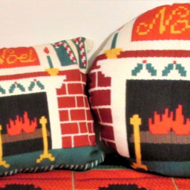 Noel Holly Brick Fireplace Designer Crochet Print Rund Kudde