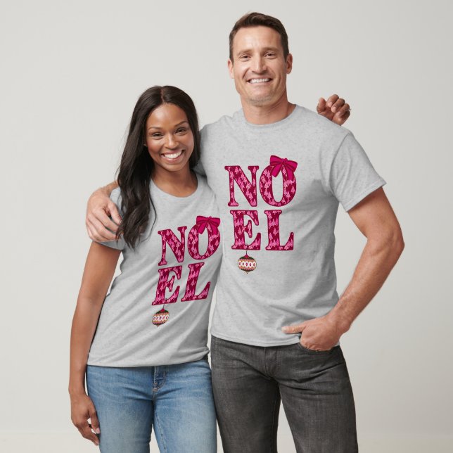 NOEL i Burgundy Julgran Mönster T Shirt (Unisex)