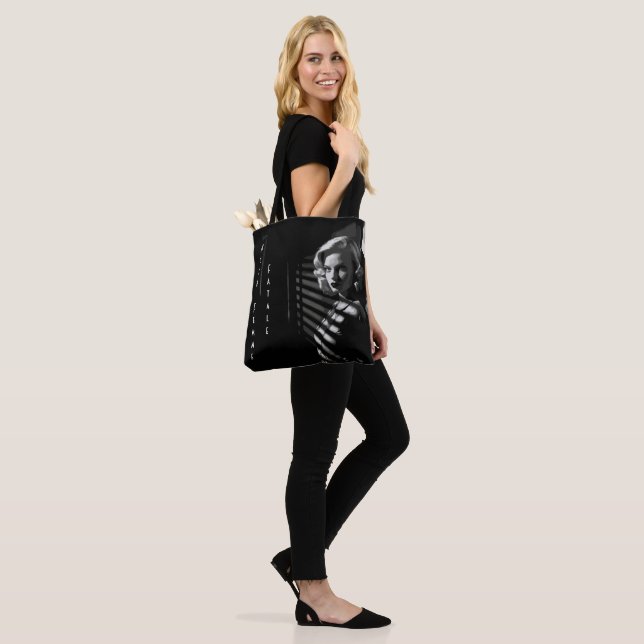 Noir Femme Fatale Tygkasse (På modell)