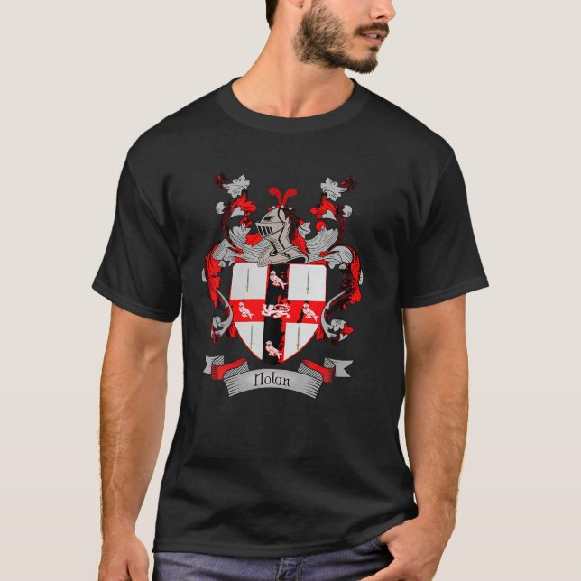 Nolan Jackar Arm Nolan Surname Family Crest T Sh T Shirt (Framsida)