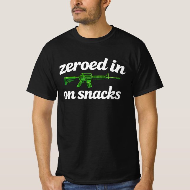 Nollat På Snacks Rolig Pistol-Mål T-Shirt (Framsida)