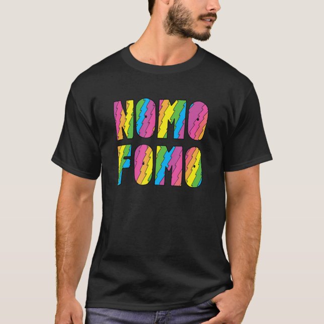 Nomo Fomo fruktar inte mer att man ska missa Lusan T Shirt (Framsida)