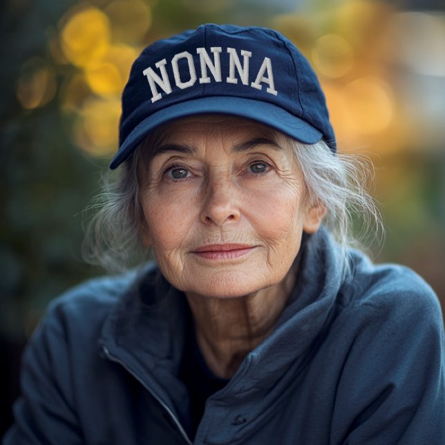 Nonna Arched Athletic Broderad Keps (Nonna athletic arched embroidered text on navy baseball cap for Italian grandmother gift)