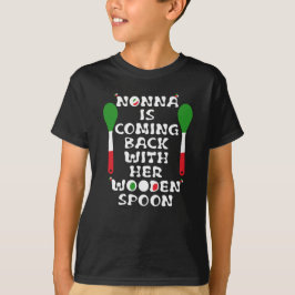 Nonna kommer tillbaka med sin träsked t shirt