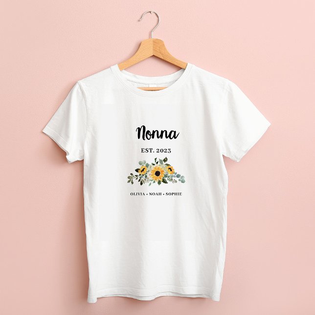 Nonna | Söt Rustic Solros och Namn T Shirt (A pretty shirt decorated with sunflowers that your Nonna will wear proudly)