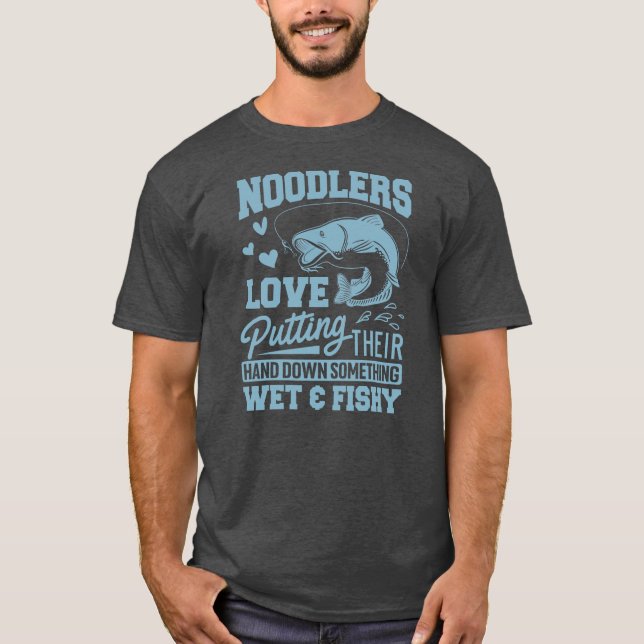 Noodling Catfish Funny Noodler T Shirt (Framsida)