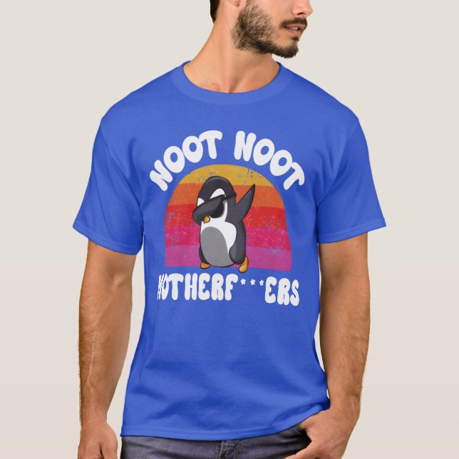 Noot Noot Mor Penguin roligt T Shirt (Framsida)