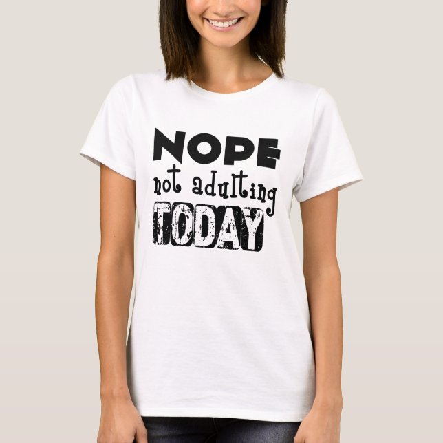 Nope, Not Adulting Today T-Shirt (Framsida)