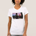 NORA CYBER WARRIOR HOLDING MACAW Science fiction Tee Shirt<br><div class="desc">Svart tatuerad skönhet med elegant gyllene juveler med färgad röd papegoja,  under rosa kosmisk himlar med blå planeter.Konstnärlig animering ram från Hyperion World 3d animation sci-fi-film .Bulgan Lumini (c)</div>