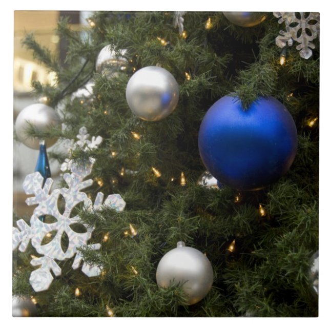 Nordamerika. Juldekorationer på träd. Kakelplatta (Framsidan)