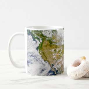 Nordamerika med rök synlig på platser. kaffemugg