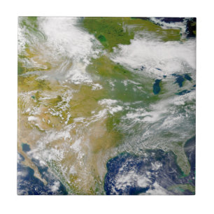 Nordamerika med rök synlig på platser. kakelplatta