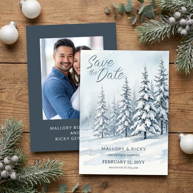 Nordisk fjäll snö skog akvarell foto spara datumet (Save the Date with snowy mountain forest landscape and engagement photo on the back by Darling & May)