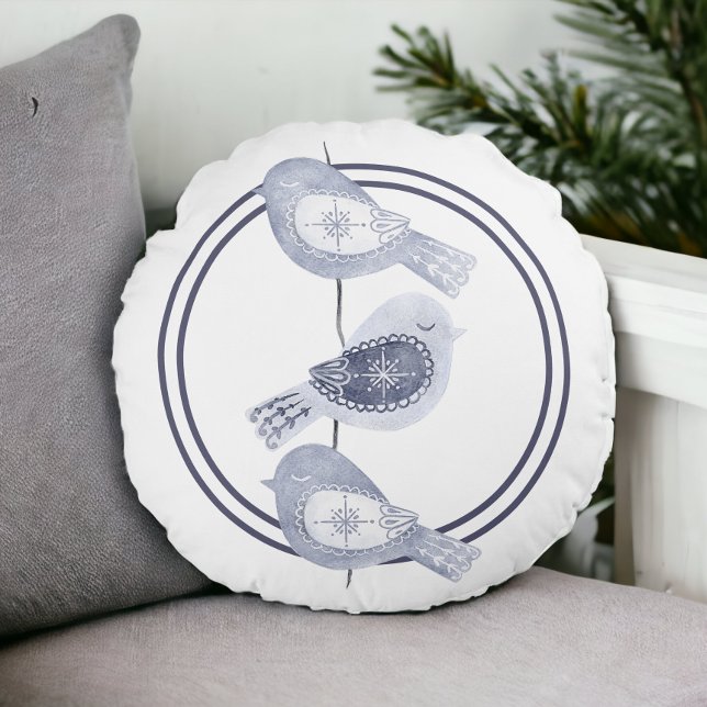 Nordiska julblåa fåglar rund kudde (Nordic Christmas Blue Birds Round Pillow from Ricaso)