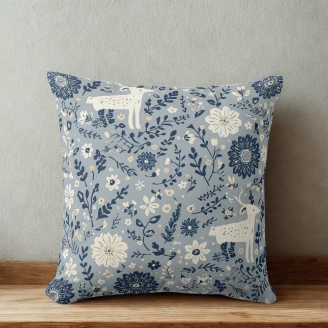 Nordiska skandinaviska Hjorten och Blommönstret Kudde (Nordic Scandinavian Blue and Cream Floral Deer Print Throw Pillow)