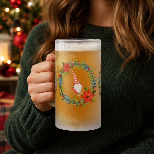Nordiska tomtar och skidåkare i julkransar frostat ölglas (Nordic Gnomes and Skier Within Christmas Wreaths Frosted Glass Beer Mug)