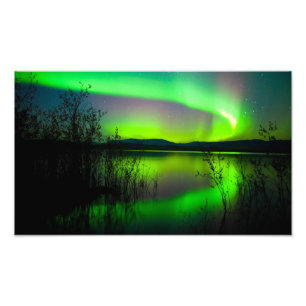 Nordligt ljus som avspeglas på sjön fototryck