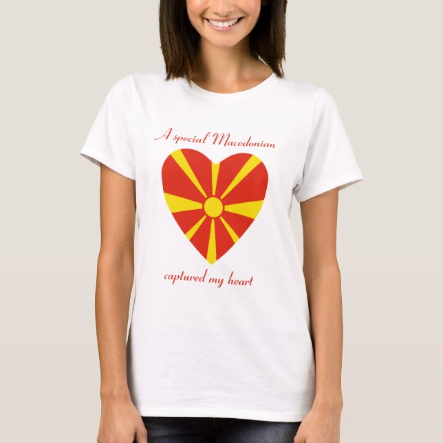Nordmakedonska Flagga Raring T-Shirt (Framsida)