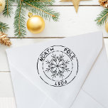Nordpolens julsäsong efter snöflingan stämpel<br><div class="desc">Förvandla din helgdag-ge med Nordpolens frimärke efter jul med en charmerande cirkelformad utformning som är försedd med en festande snöflinga och som tillför en liten bit julklapp till varje paket. Se hela matchningssamlingen.</div>