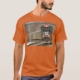 Norfolk Southern 8843 vid Fitchburg T Shirt