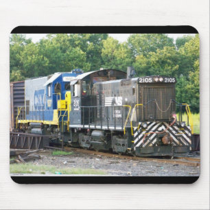 Norfolk sydlig strömbrytare 1001 2105 & CSX 1537 Musmatta
