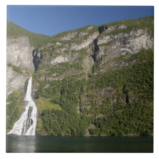 Norge, Geirangerfjord (UNESCO), Geiranger. Kakelplatta (Framsidan)