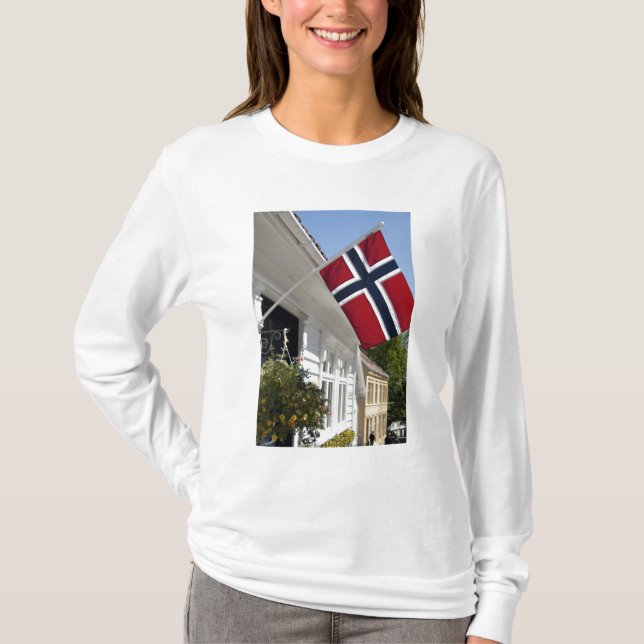 Norge, Stavanger. Historiska stadskärnan vyer. Tee (Framsida)