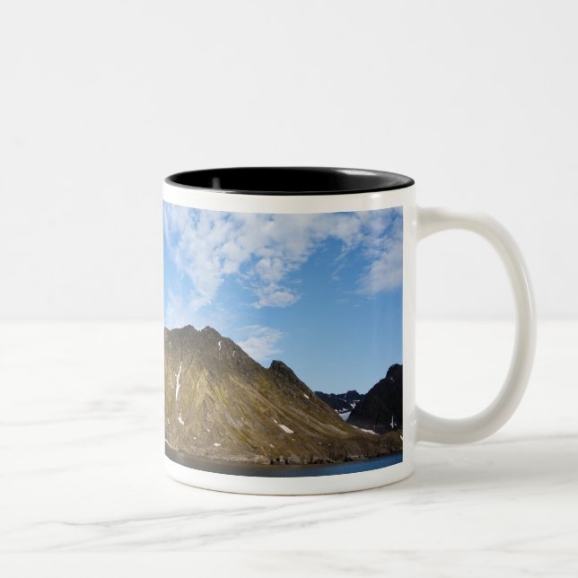 Norge, Svalbard, Moln ovanför branta klippor Två-Tonad Mugg (Höger)