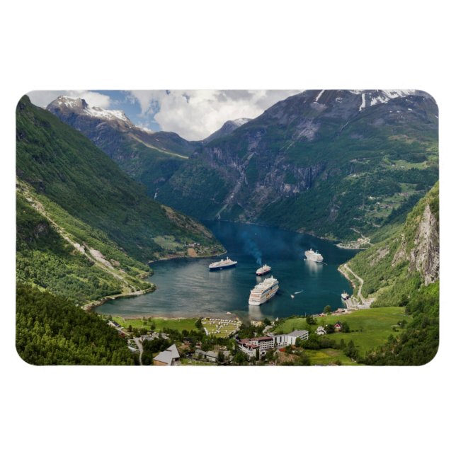 Norge till Geiranger från Flydalsjuvet Magnet (Horisontell)