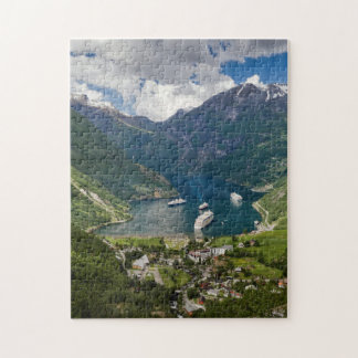 Norgen beskådar till Geiranger från Flydalsjuvet Pussel