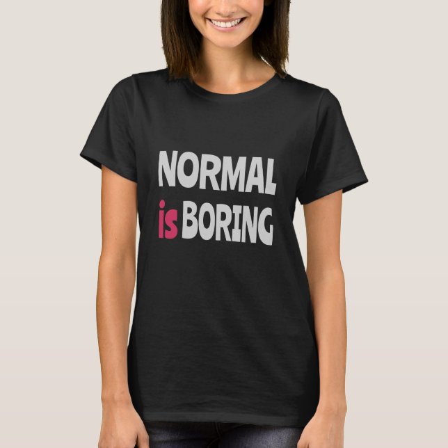 Normal är Boring T Shirt (Framsida)