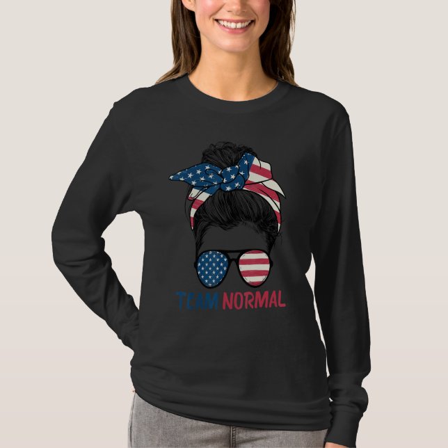 Normal Team Normal Messy Bun US Flagga T Shirt (Framsida)