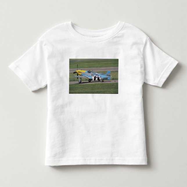 Norr - amerikan P-51 D som bländar Donna på T Shirt (Framsida)