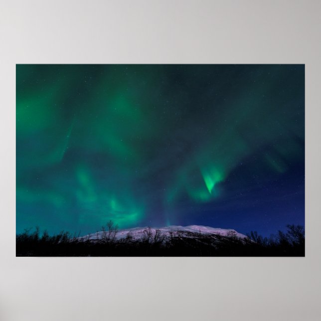 Norra Ljus Över Mt Noulja Poster (Framsidan)