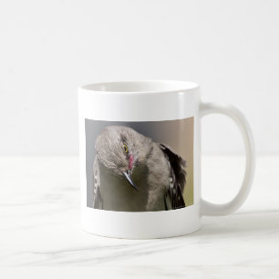 Norra Mockingbird tar en Bow Apparel & Gifts Kaffemugg
