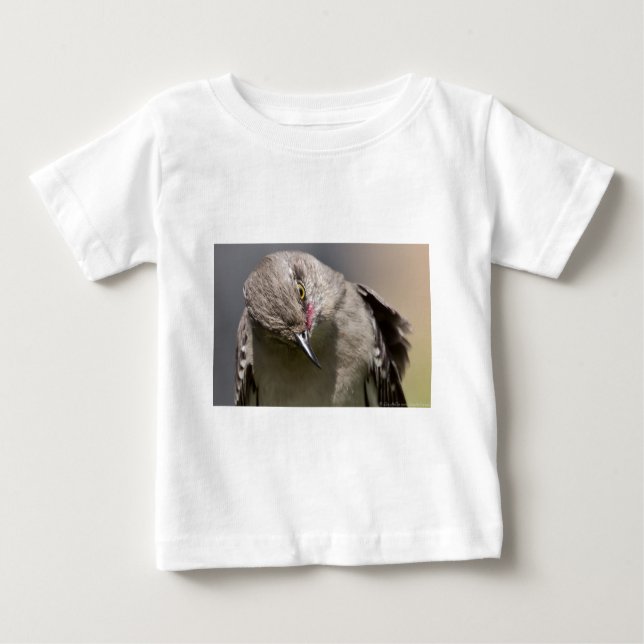 Norra Mockingbird tar en Bow Apparel & Gifts Tee Shirt (Framsida)