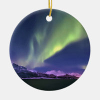 Norrsken ovanför den Lyngenfjorden norgen