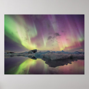 Norrsken reflekteras i lagun poster