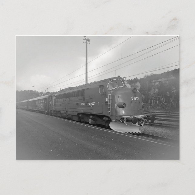 Norsk diesellok Di3 642 vid Dombaas. Vykort (Framsida)