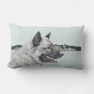 Norsk Elkhound vid Village Painting - Hund Art Lumbarkudde