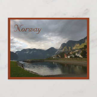 Norsk fjord (Aurlandfjord) med text Vykort