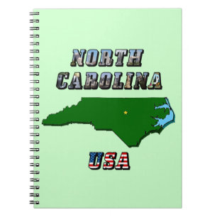 North Carolina Karta, kontur, foto och US Flagga T Anteckningsbok