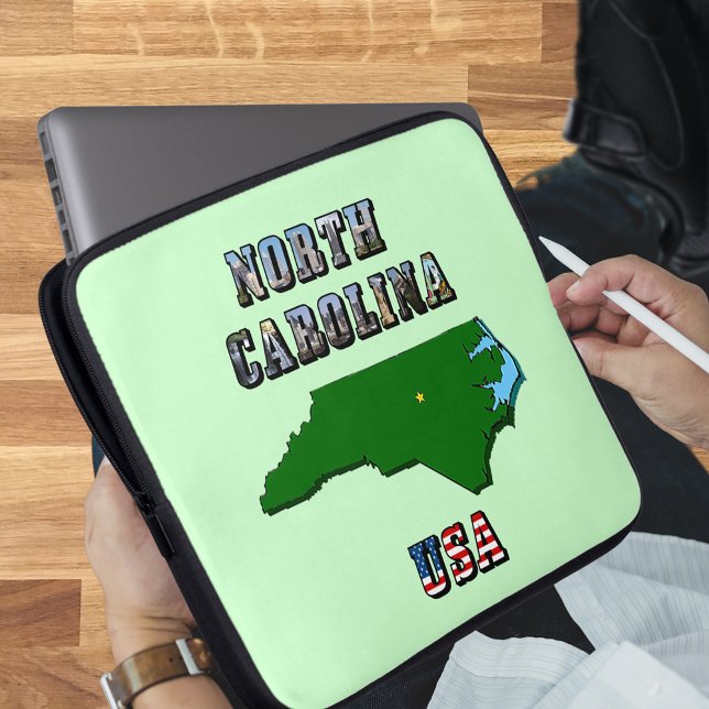 North Carolina Karta, kontur, foto och US Flagga T Laptop Sleeve (North Carolina Map and Text Laptop Sleeve)