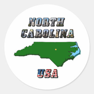 North Carolina Karta, kontur, foto och US Flagga T Runt Klistermärke