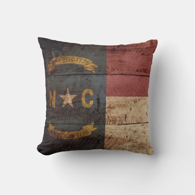 North Carolina Statlig flagga på Old Wood Grain Kudde (Framsida)
